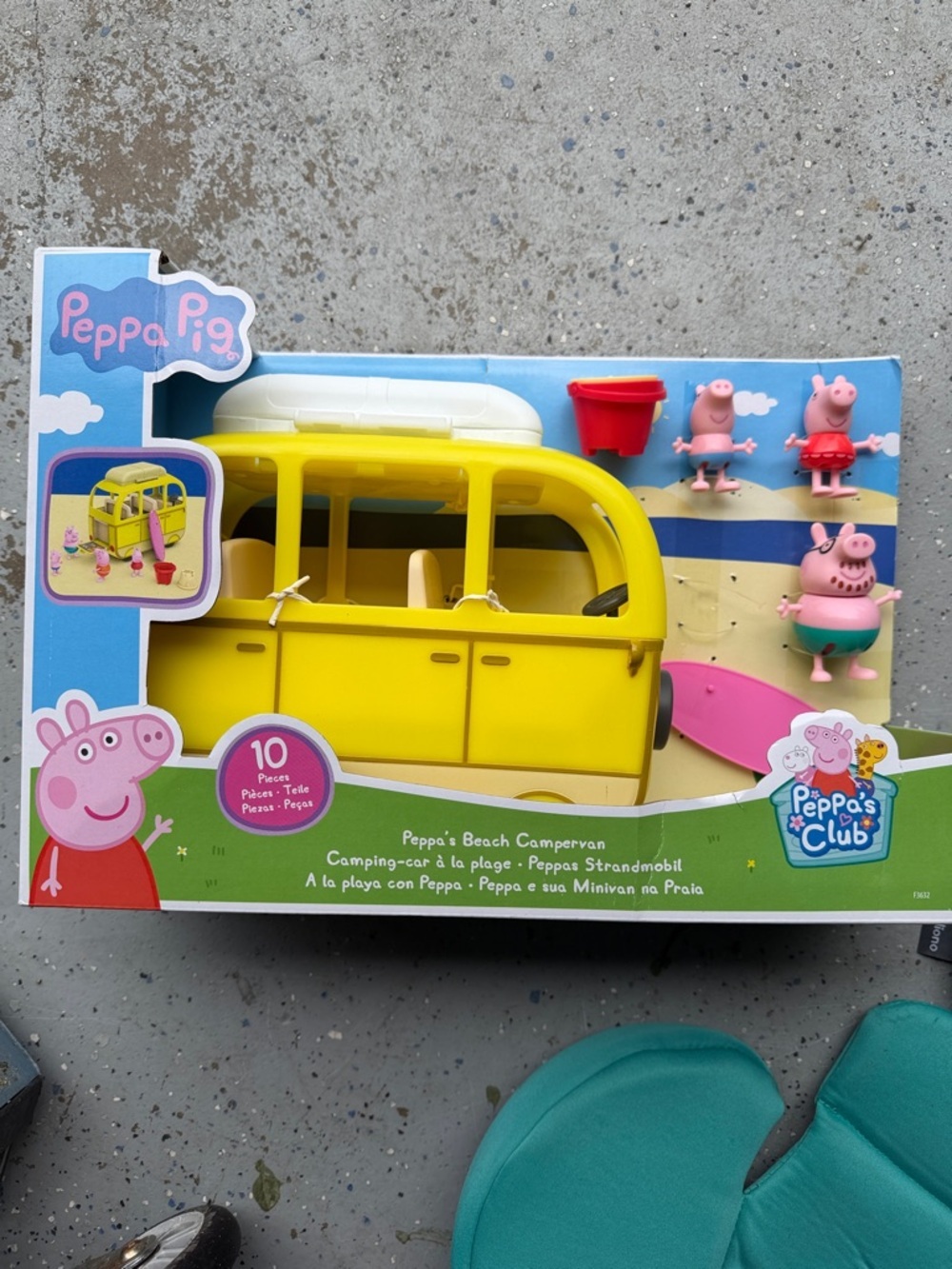 Peppa Pig Beach Campervan Toy with Figurines - Picture 1 of 1